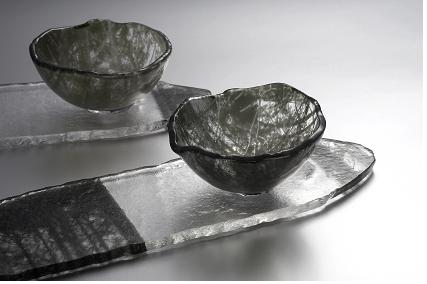 풍경이 있는 조그만 컵과 받침