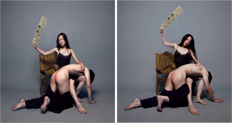 그의 얼굴은 고통으로 일그러져 있다