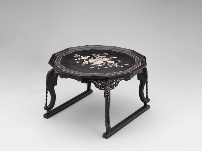 나무에 옻칠, 자개