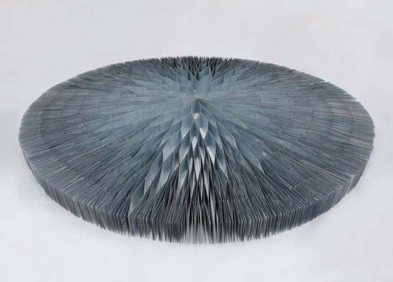 함석판으로 된 2850개의 경첩