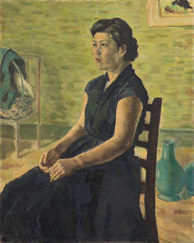 검은 원피스의 여인