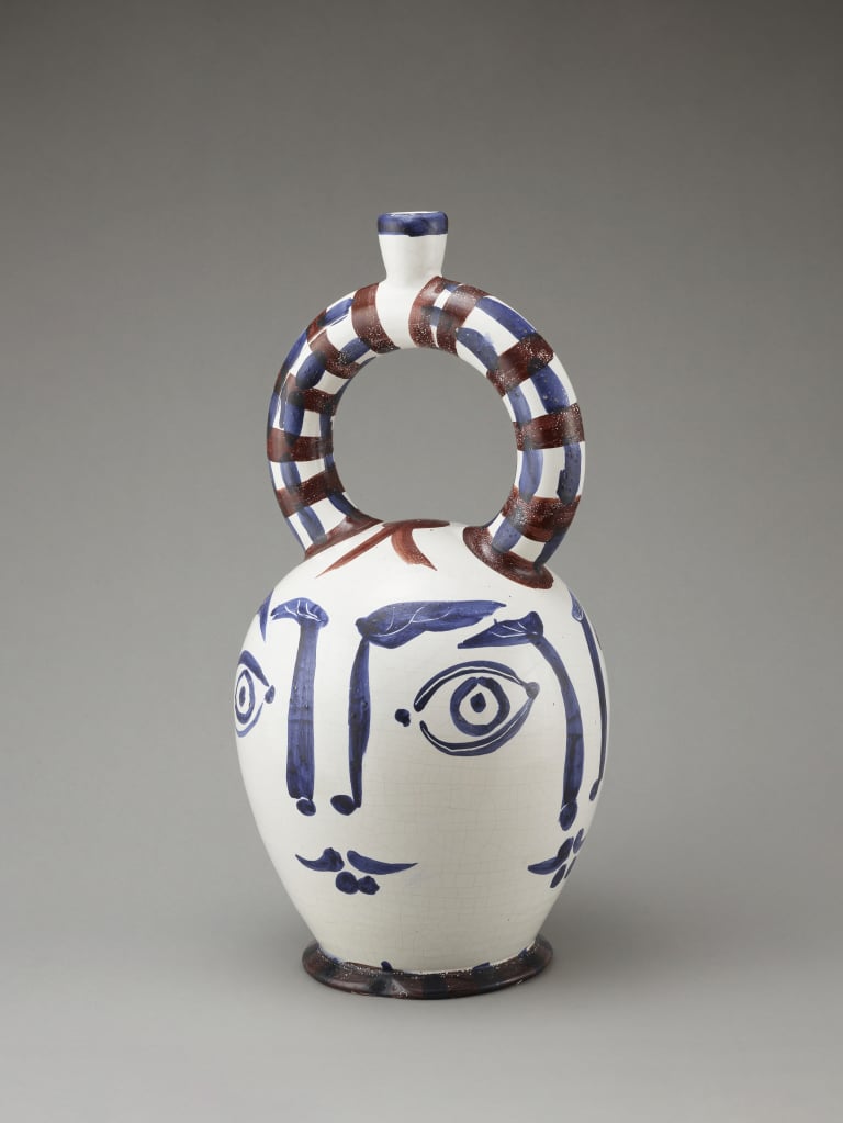 네 개의 얼굴이 그려진 아즈텍 화병