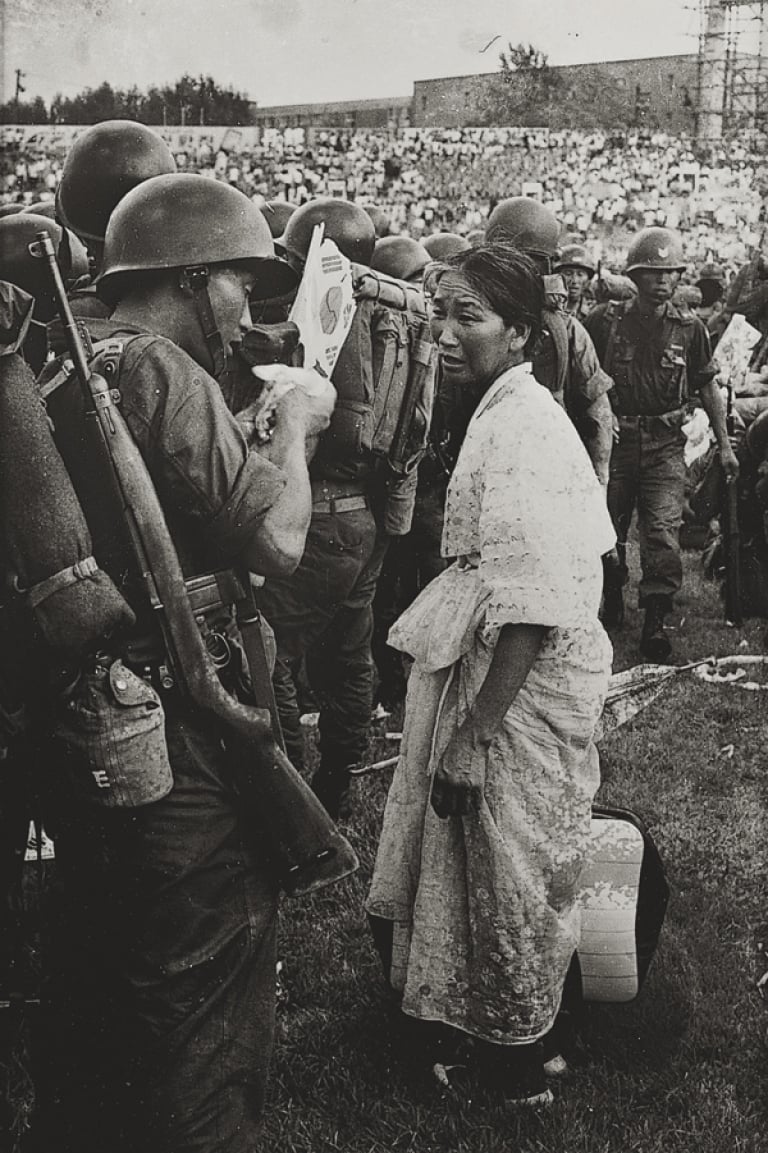 파월장병 환송식 직후의 모자 상봉, 서울 동대문 운동장