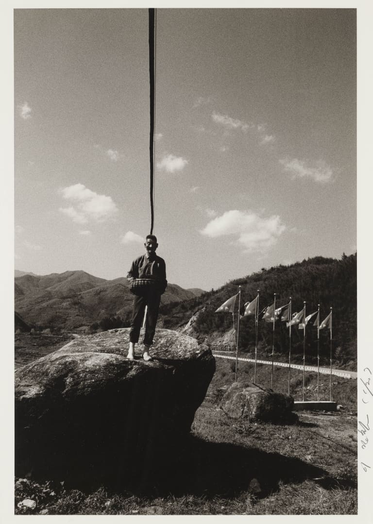 맑은 날, 바위위에 선 노인,산청,1990